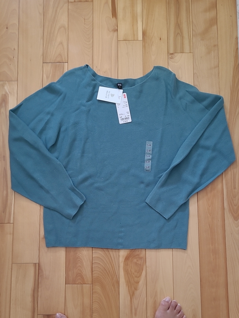 UNIQLO Women's Teal Crewneck Lightweight Sweater